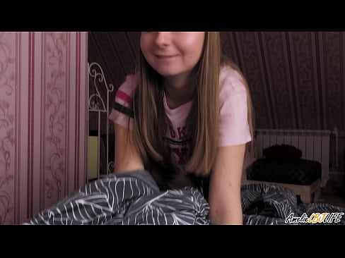 ❤️ 블론디는 그녀의 BFF를 깊이 빨아 먹고 그녀의 입에 정액을 가져옵니다. ❤️❌ 젠장 비디오 ko.pornochaturbate.ru에서 ❌❤